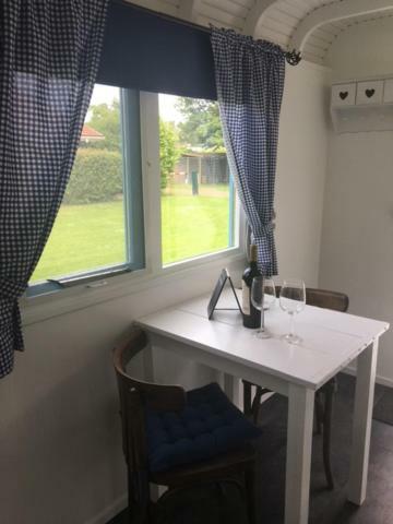 Shepherds Hut Oostvoorne Ngoại thất bức ảnh